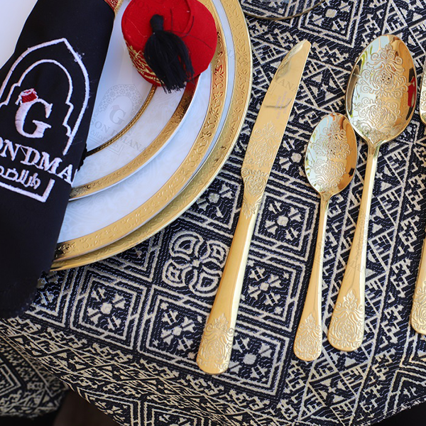 Tables noires élégantes